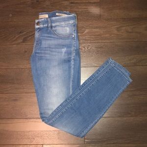 GUESS Mid Rise Fitted Jeans